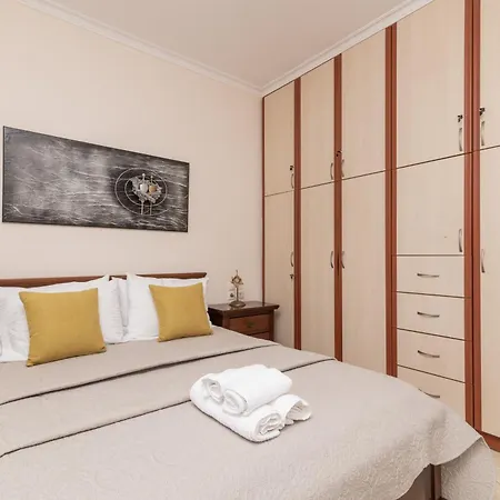 Irene Luxury * Sarakinádhon